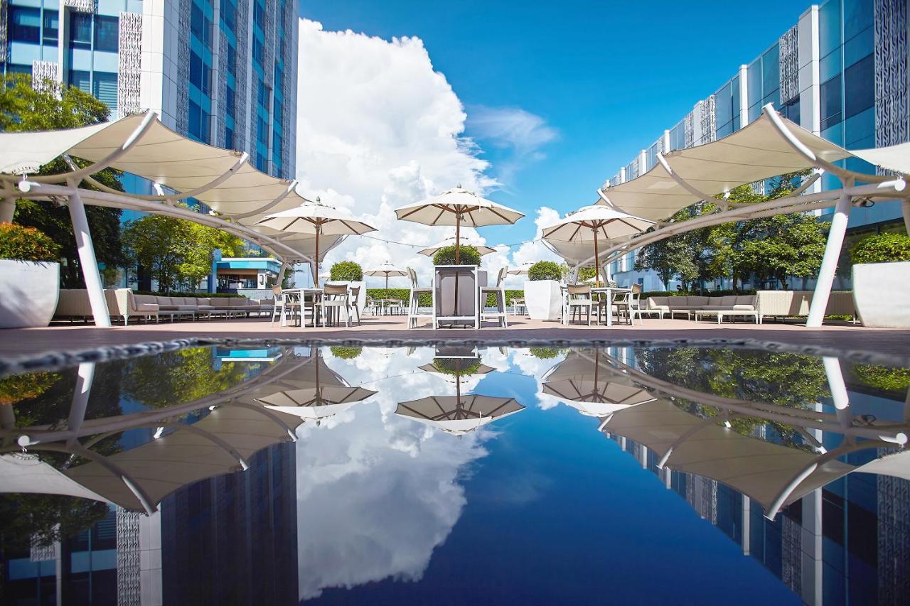 Crimson Hotel Filinvest City, Manila Muntinlupa City Luaran gambar The pool at the Ritz-Carlton, South Beach