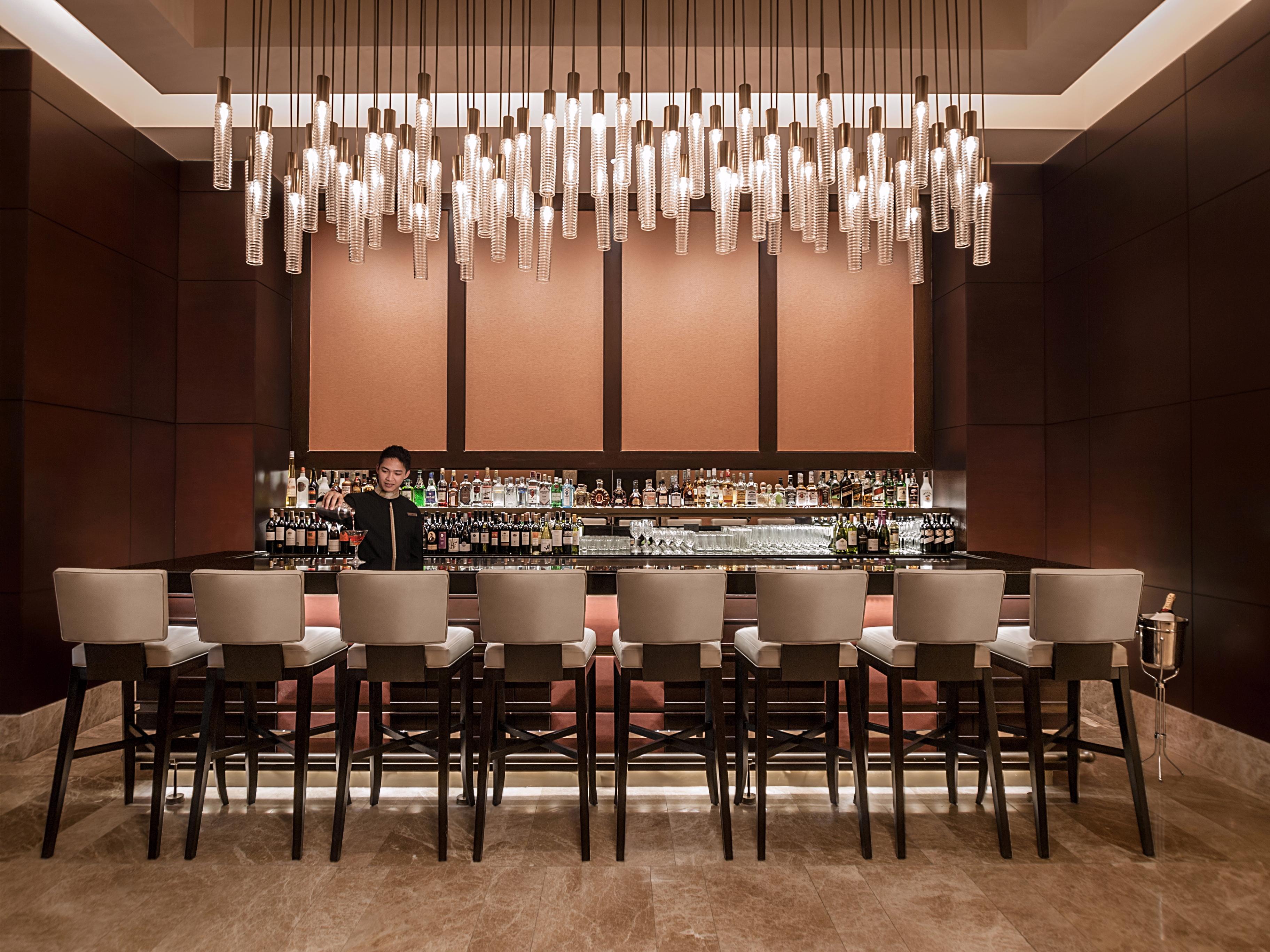 Crimson Hotel Filinvest City, Manila Muntinlupa City Luaran gambar The bar at the lobby