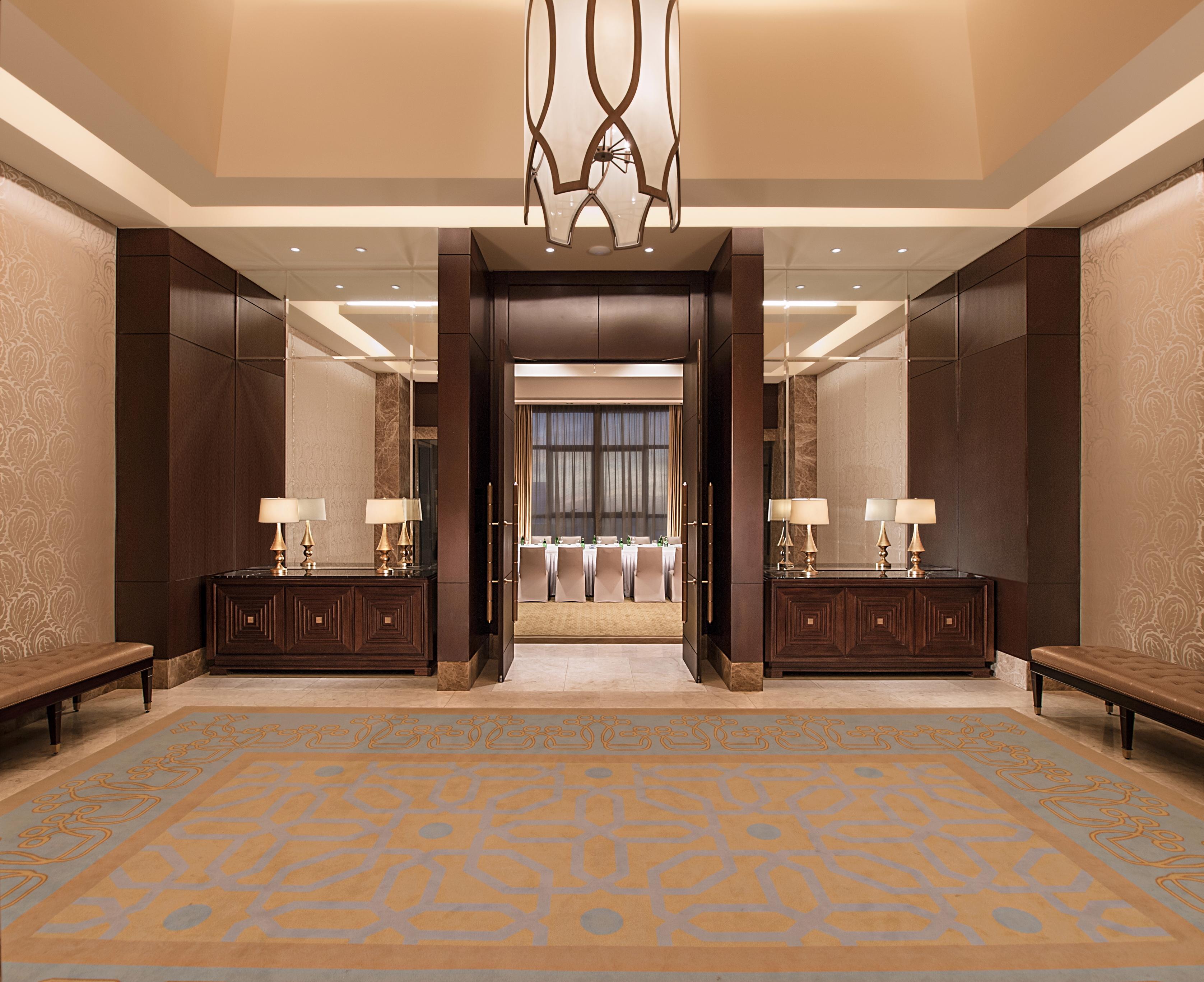 Crimson Hotel Filinvest City, Manila Muntinlupa City Luaran gambar The entrance to the club
