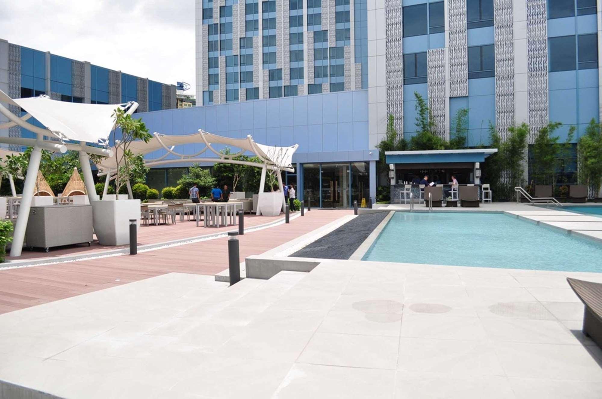 Crimson Hotel Filinvest City, Manila Muntinlupa City Luaran gambar The pool at the 39th floor