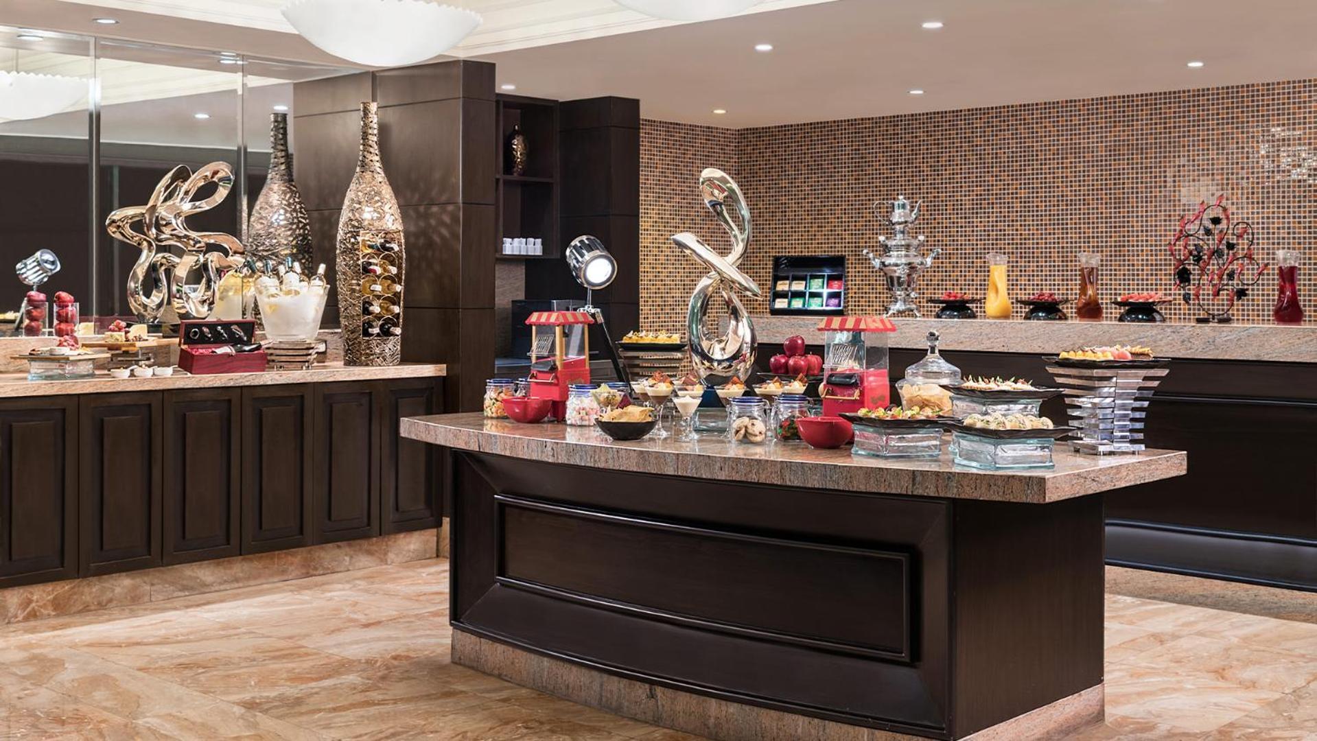 Crimson Hotel Filinvest City, Manila Muntinlupa City Luaran gambar The buffet at Wynn