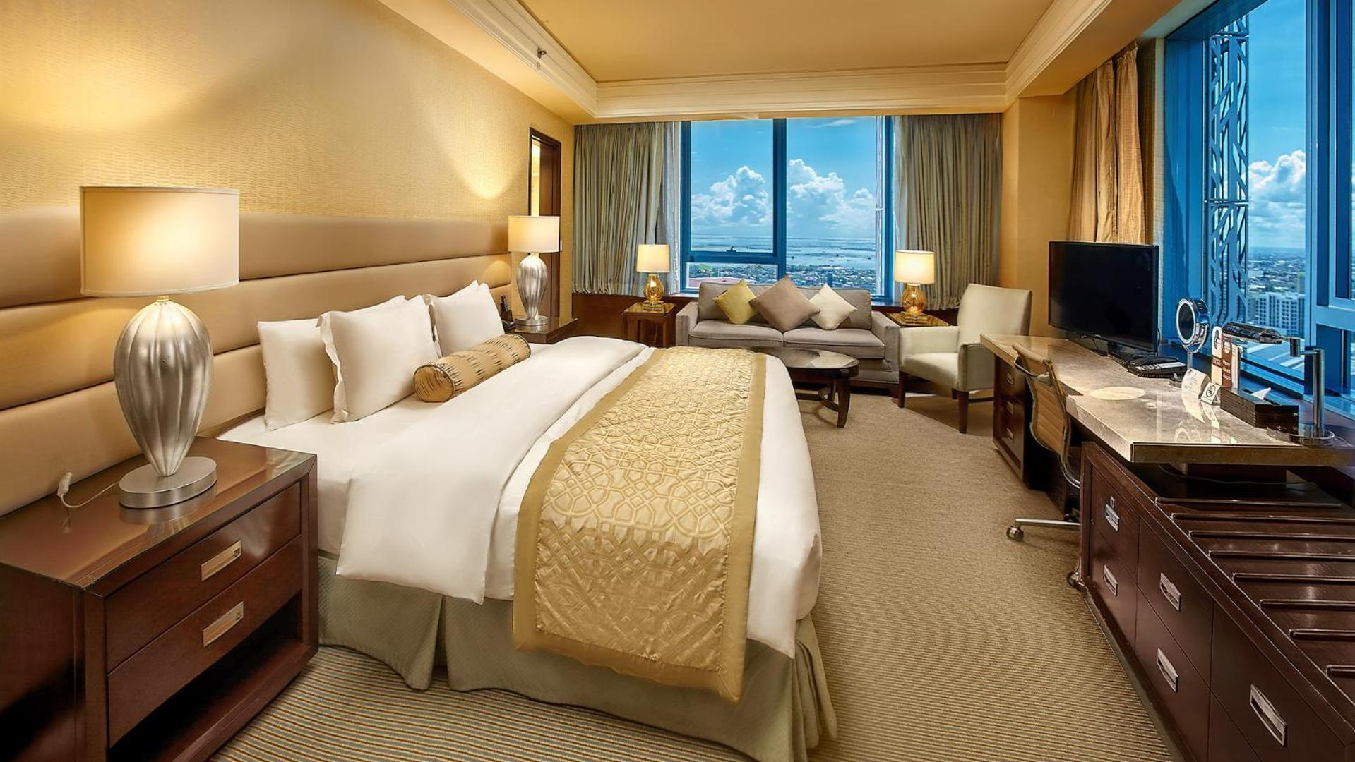 Crimson Hotel Filinvest City, Manila Muntinlupa City Luaran gambar A guest room at The Venetian Resort