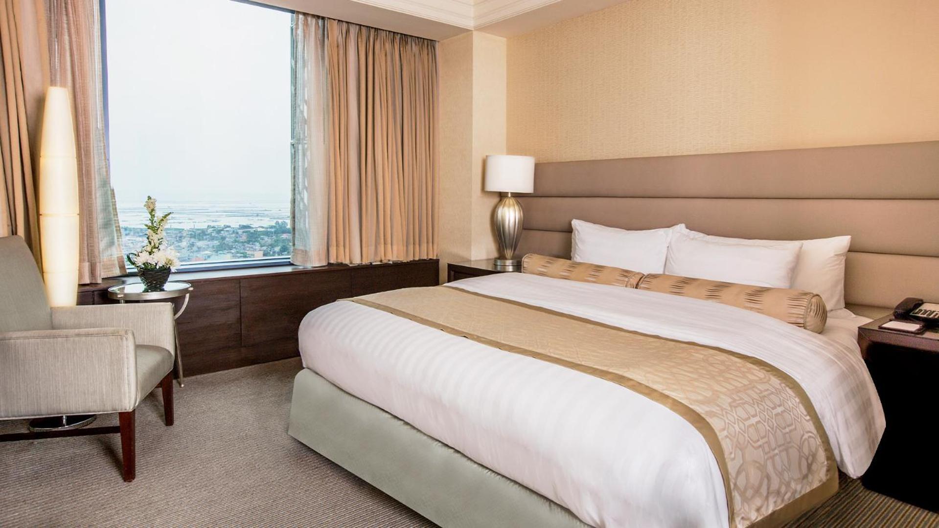 Crimson Hotel Filinvest City, Manila Muntinlupa City Luaran gambar A bedroom at the hotel