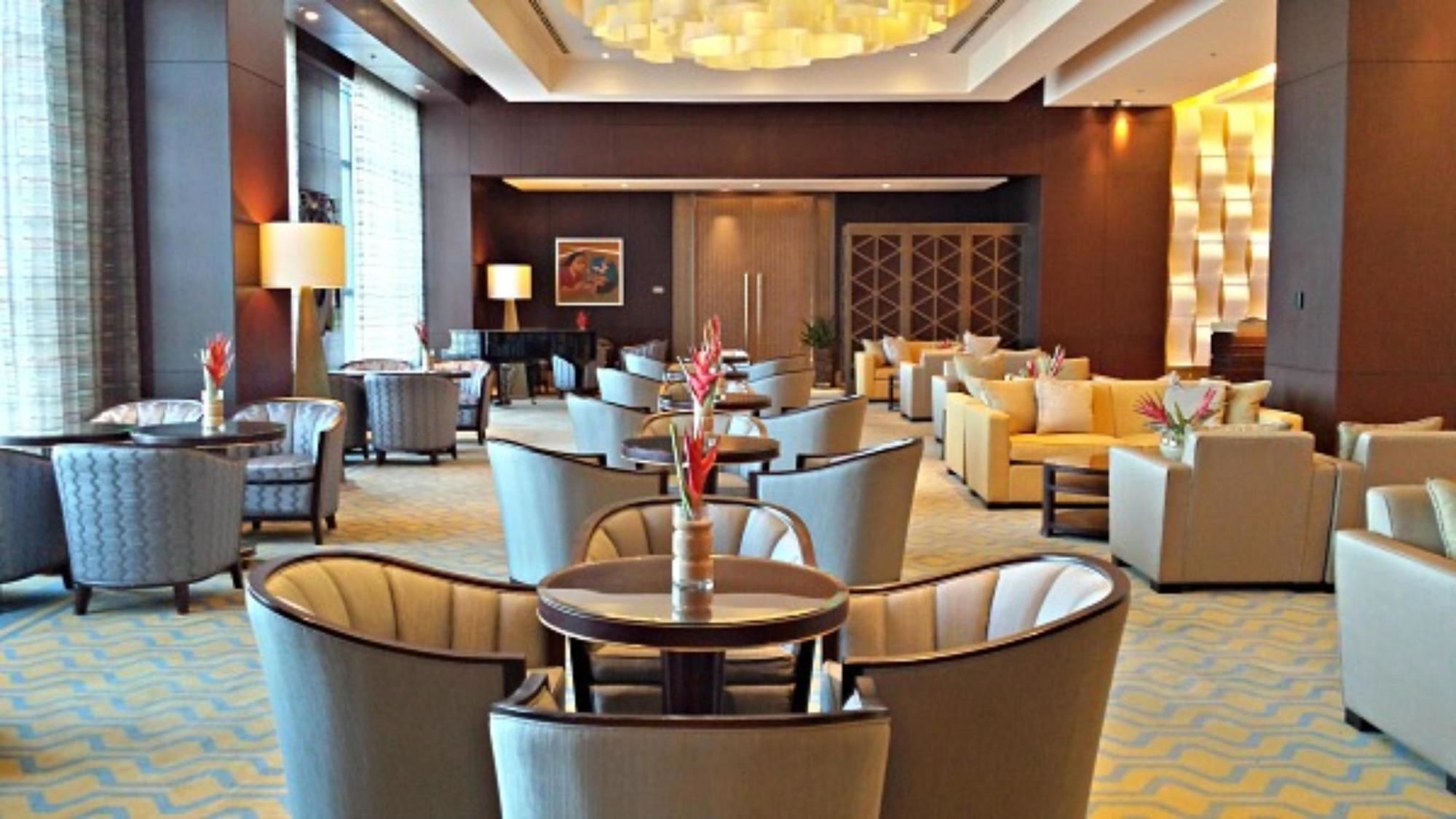Crimson Hotel Filinvest City, Manila Muntinlupa City Luaran gambar The lounge at the airport