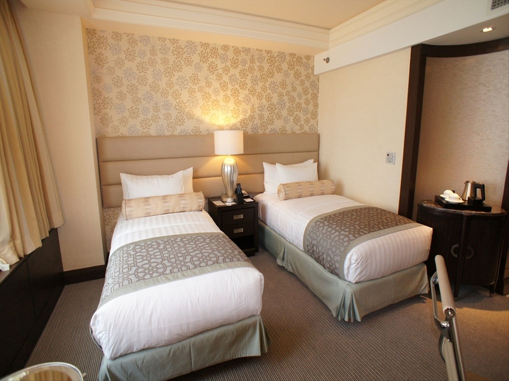 Crimson Hotel Filinvest City, Manila Muntinlupa City Luaran gambar A room at the hotel